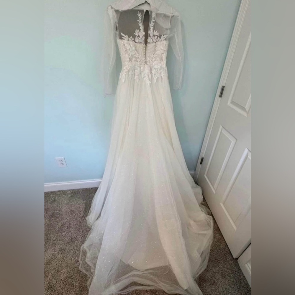 Wedding Dress - Picture 3 of 7